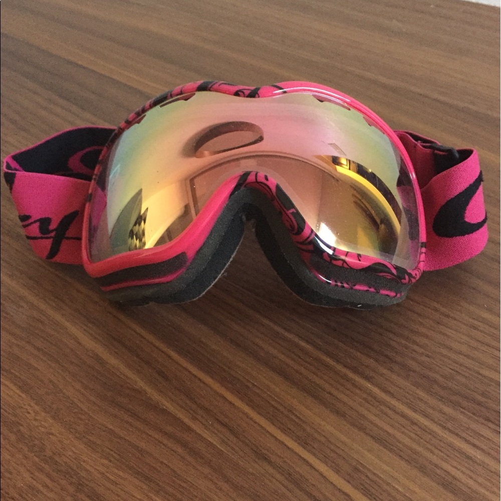 Pair of Oakley snowboarding or skiing goggles!